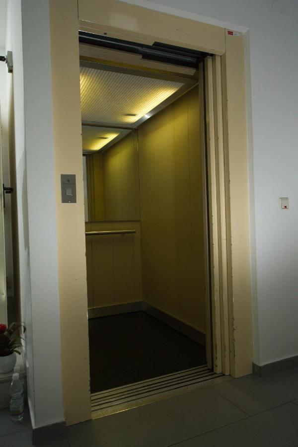 Hotel City Residence Wina Bagian luar foto
