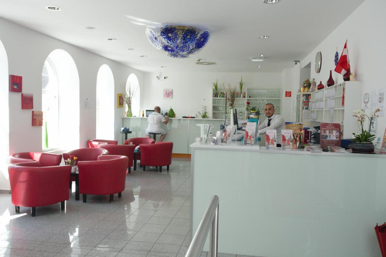 Hotel City Residence Wina Bagian luar foto